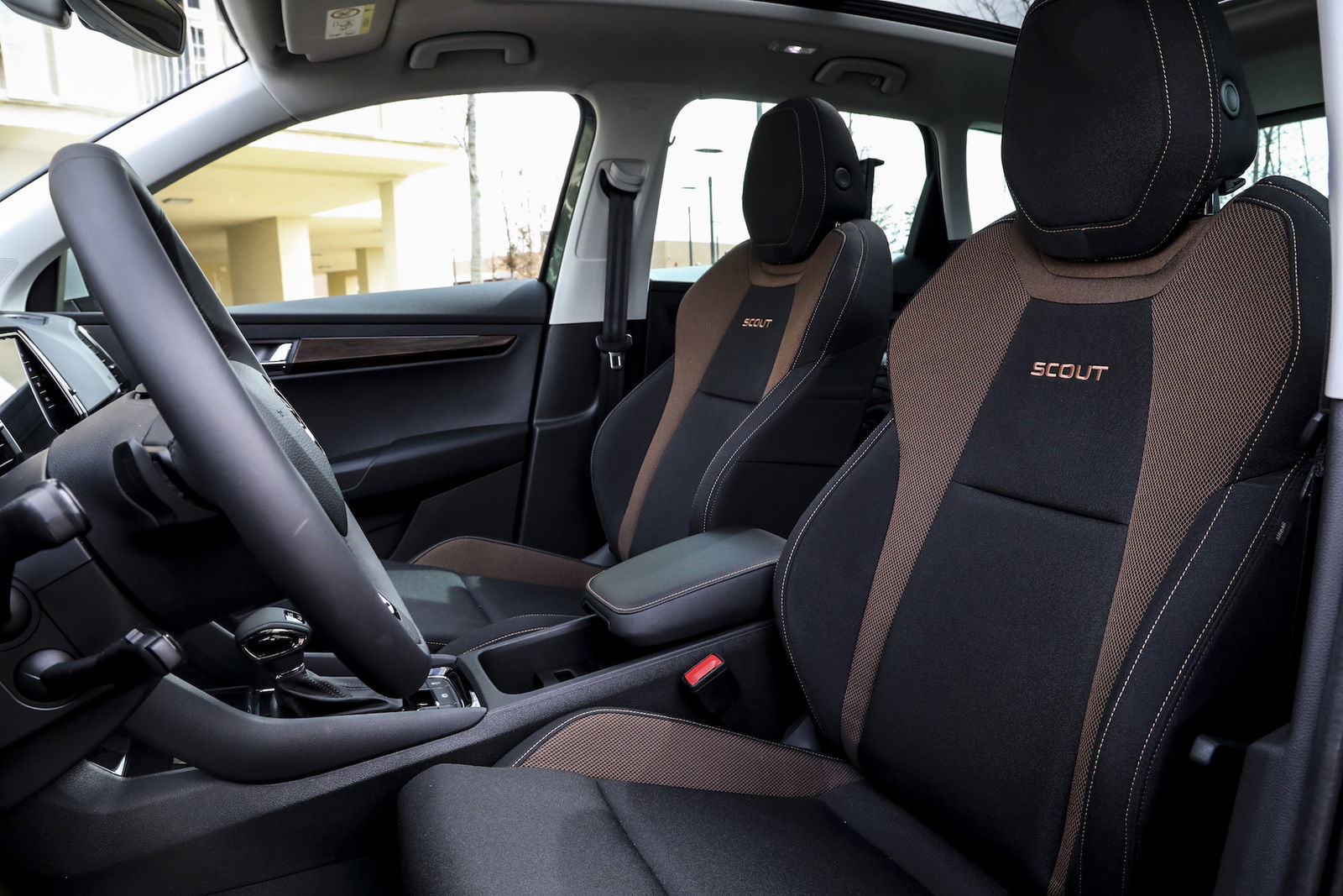 Skoda Karoq Scout auto 4x4 interni sedili