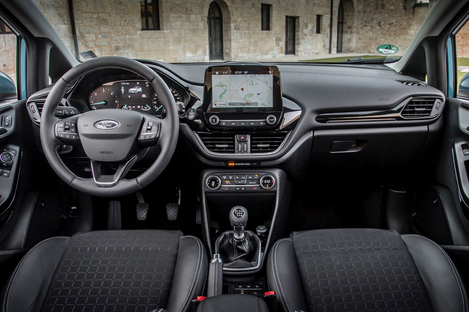 Volante e cruscotto della Ford Fiesta Titanium