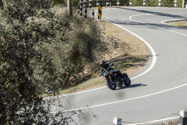 yamaha-mt-09-sp-2018-movimenti-10