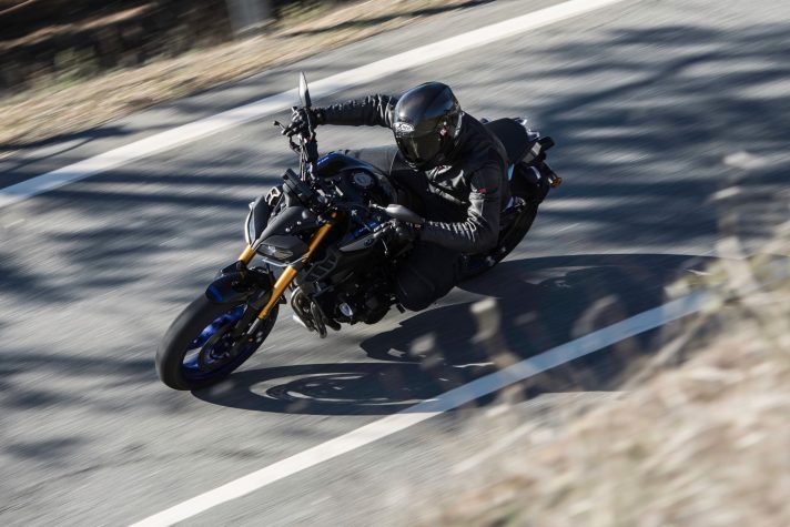 yamaha-mt-09-sp-2018-movimenti-2