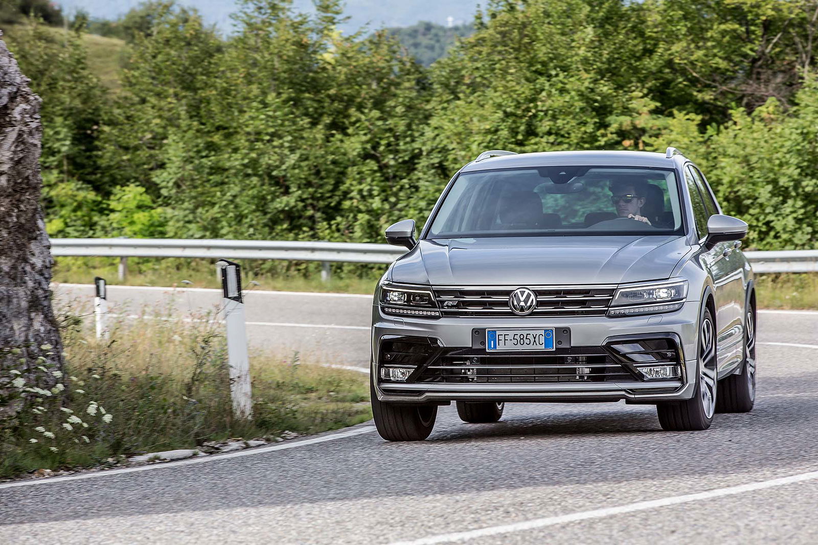 Volkswagen Tiguan 2.0 BiTDI - uscita curva