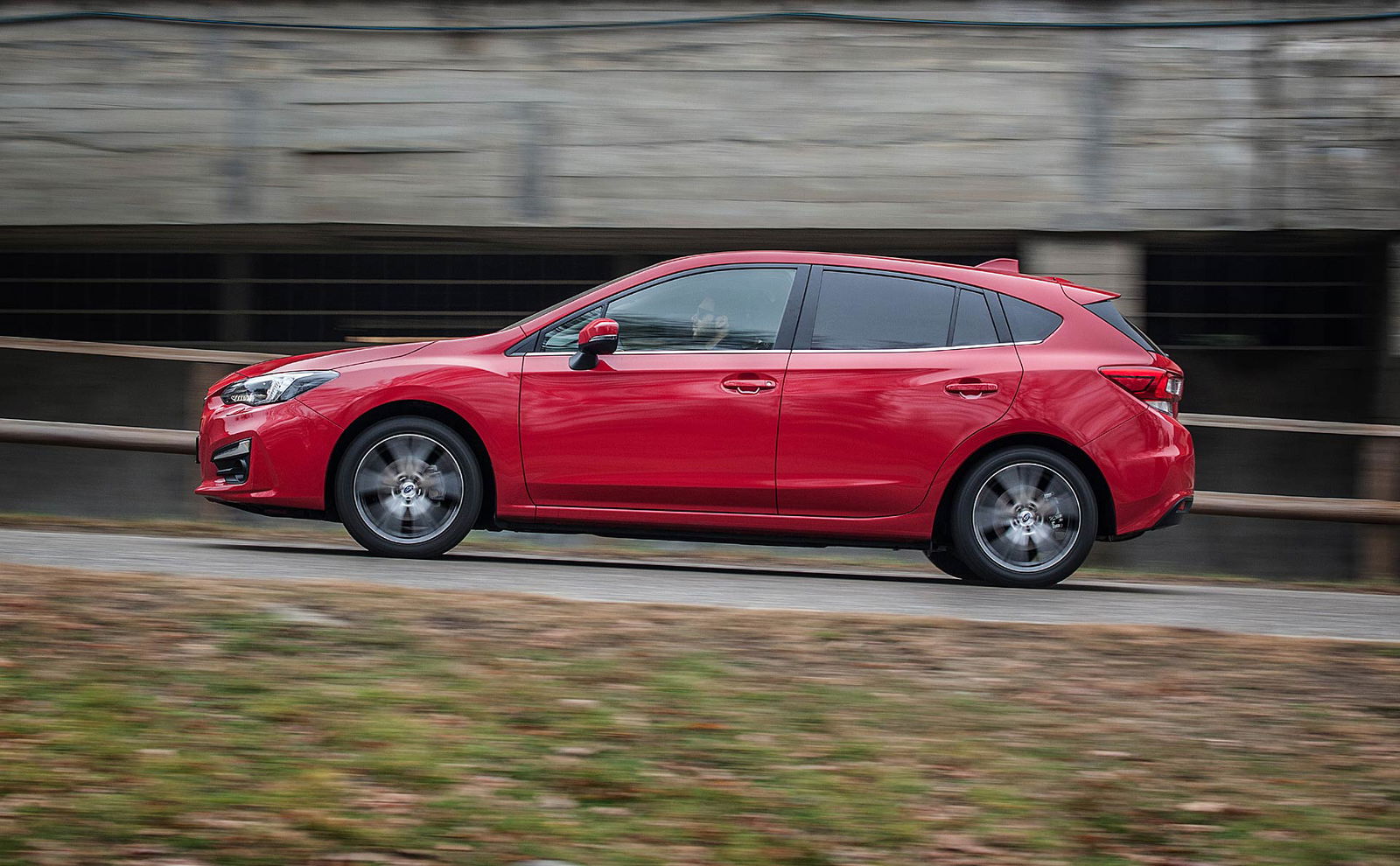 Subaru Impreza 1.6 AWD vista laterale