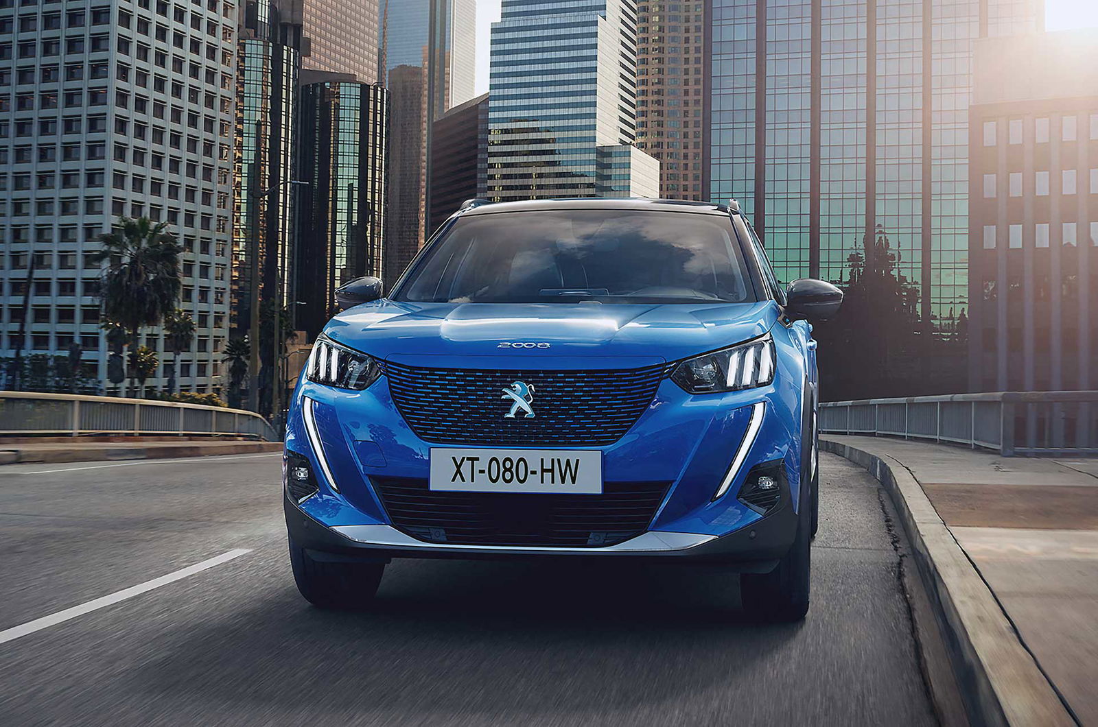 Peugeot-2008 blu vista frontale migliori SUV economici