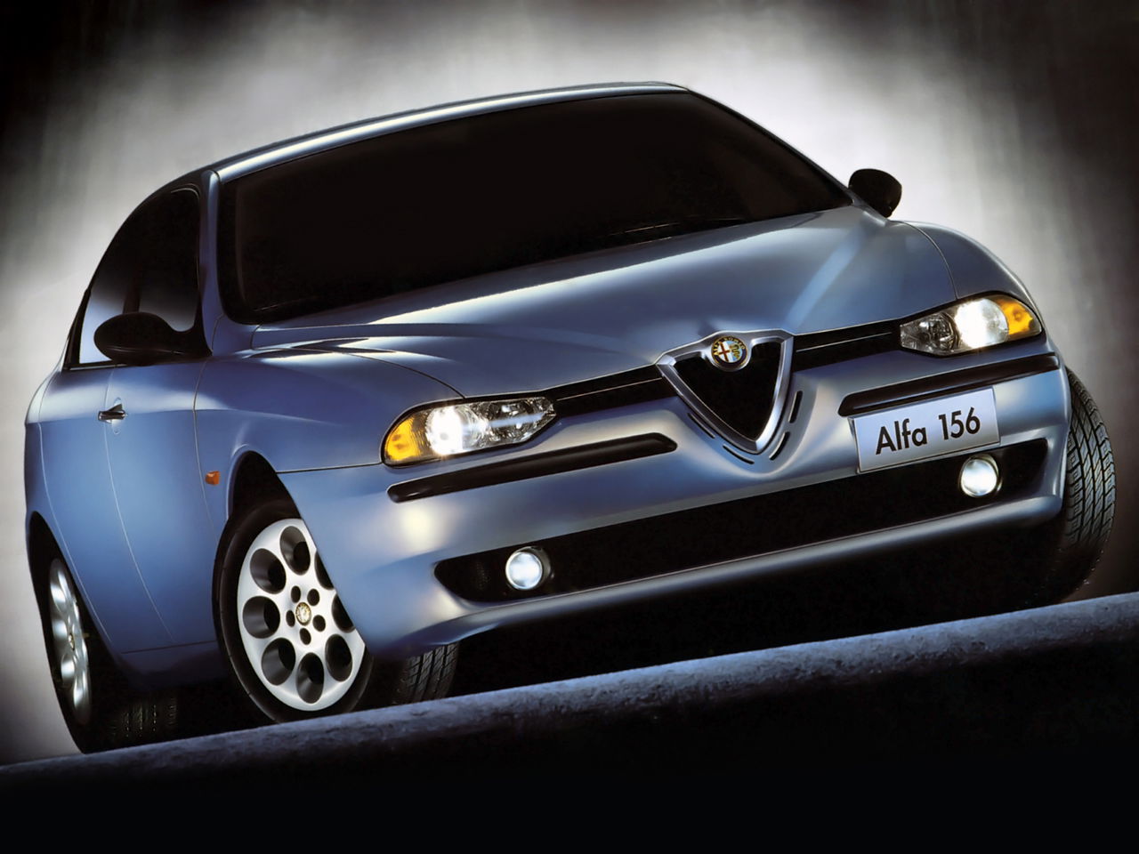 Alfa Romeo 156 azzurra frontale