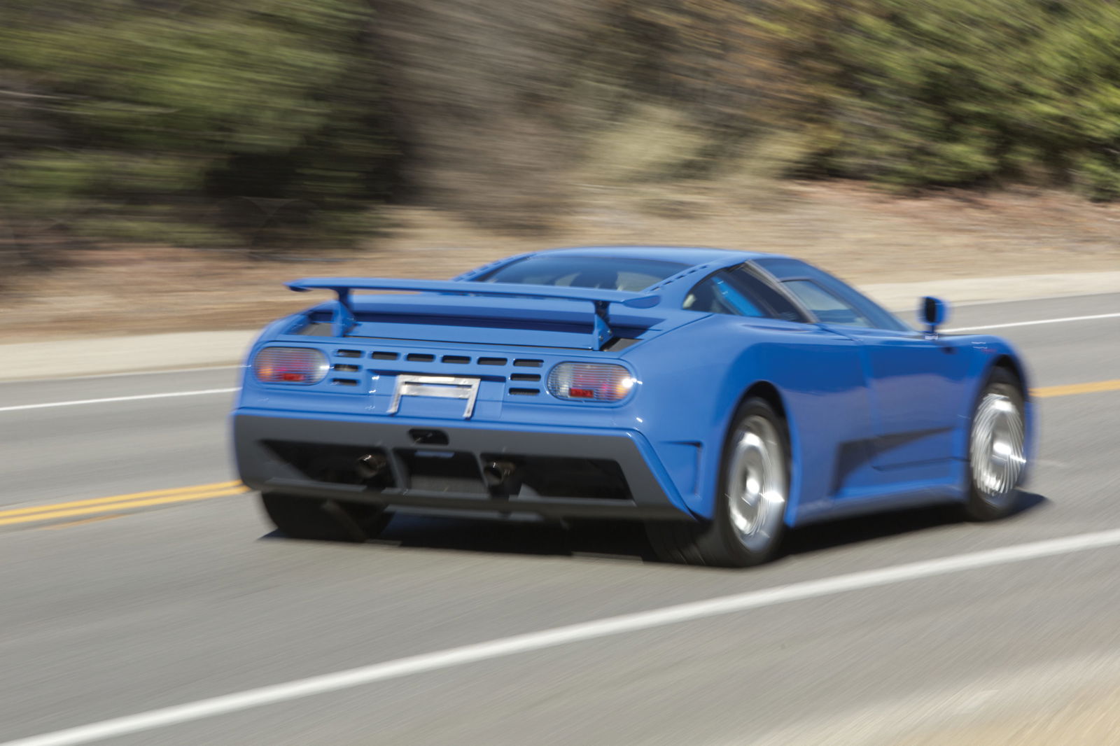 bugatti_eb110_gt blu vista posteriore
