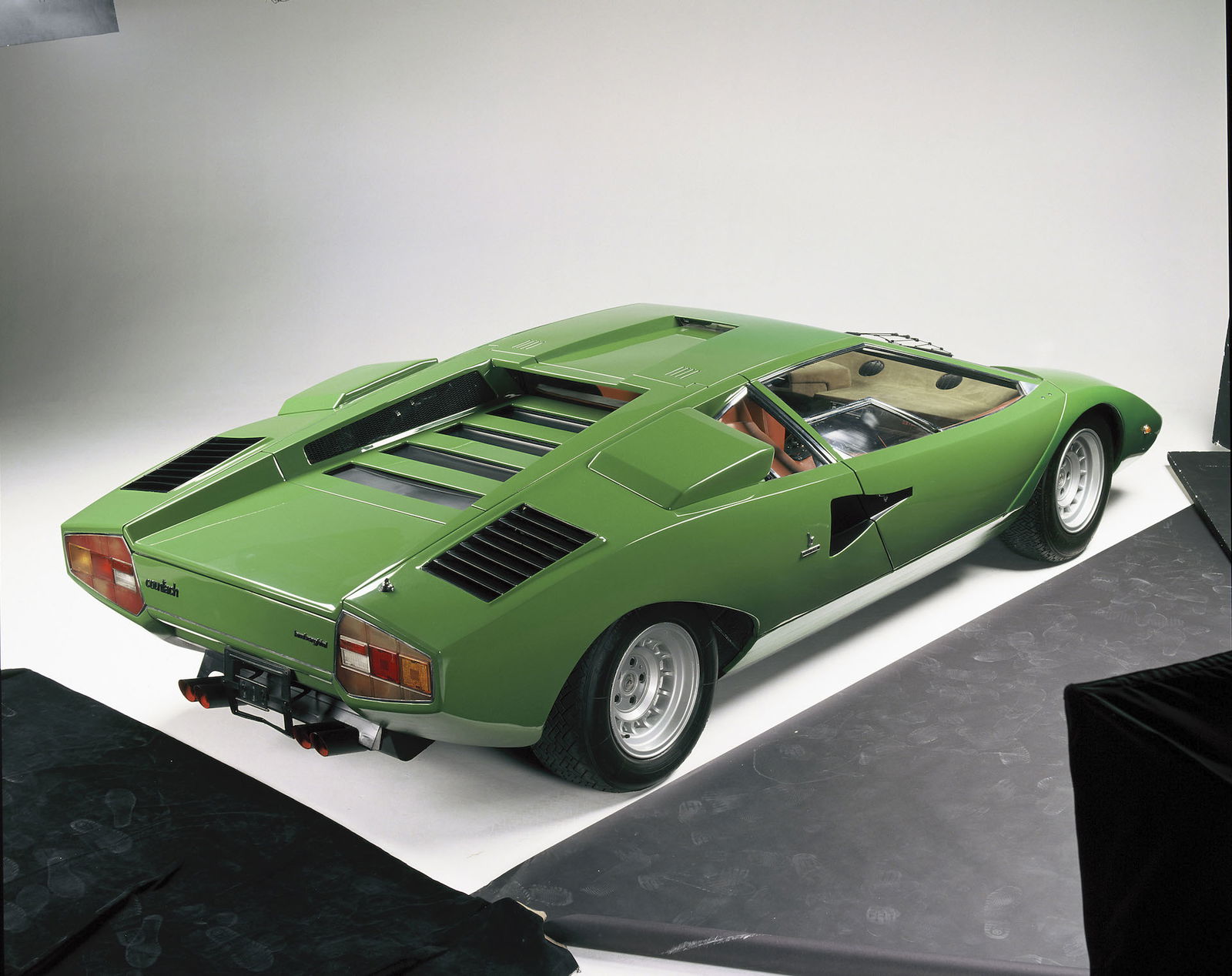 lamborghini countach LP400 verde tre quarti posteriore