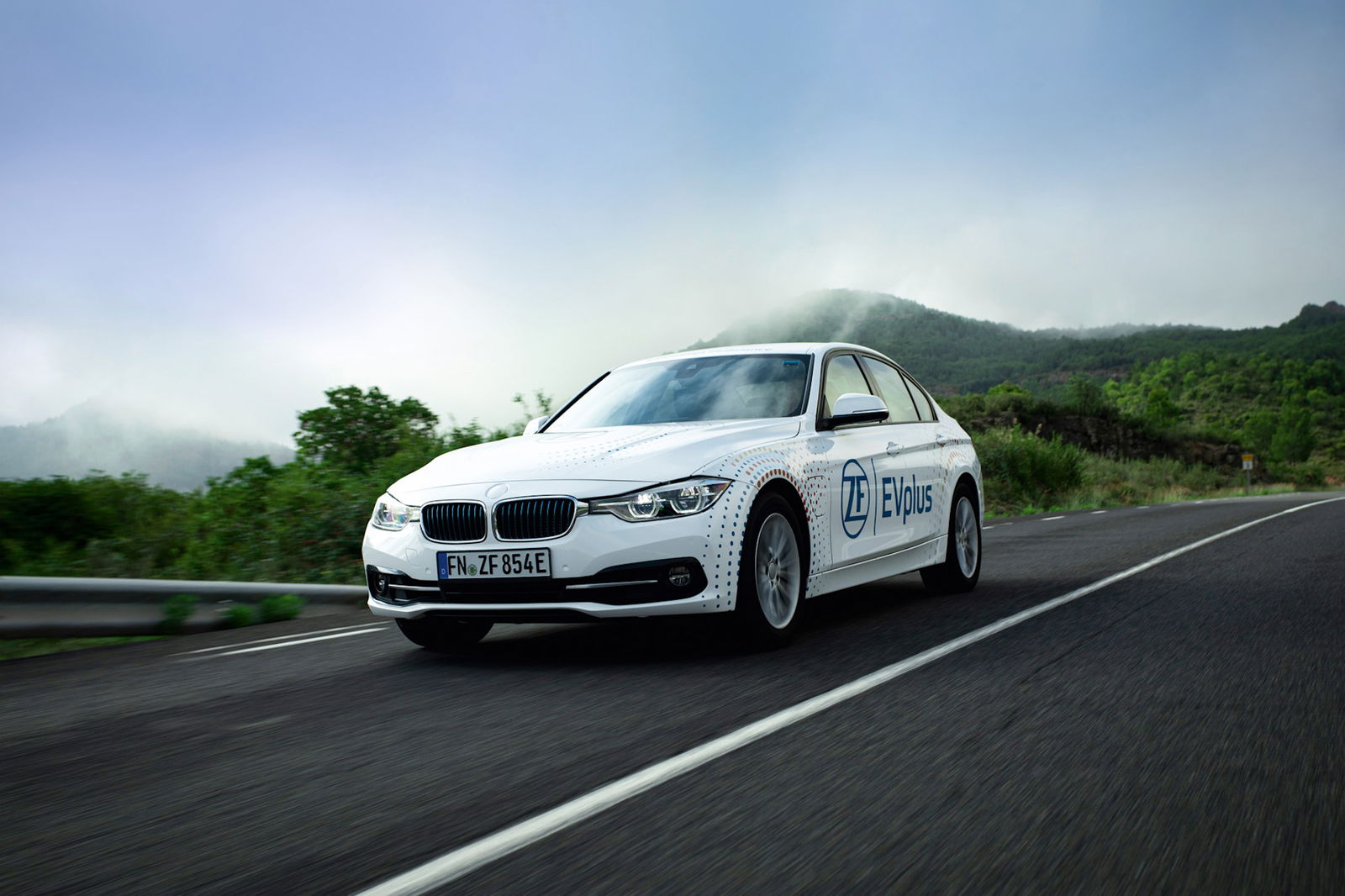 Ibride plug-in ZF 100 km autonomia