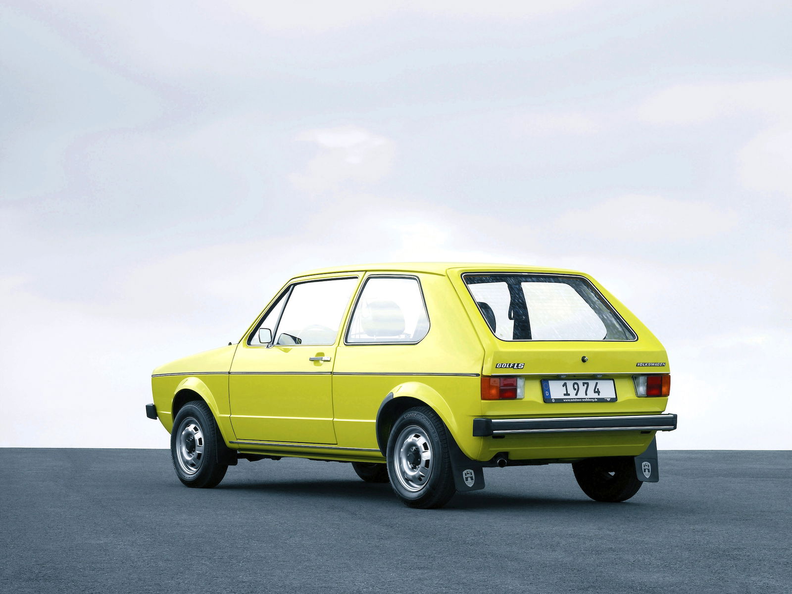 Volkswagen Golf 1974 gialla