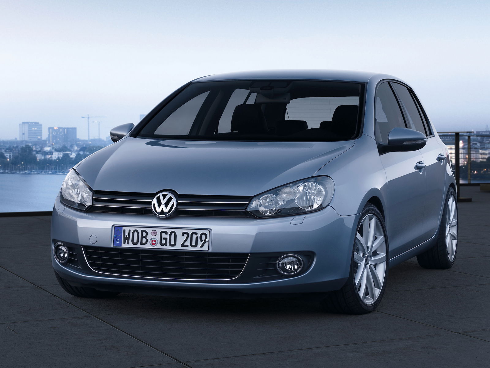 Volkswagen Golf V grigia
