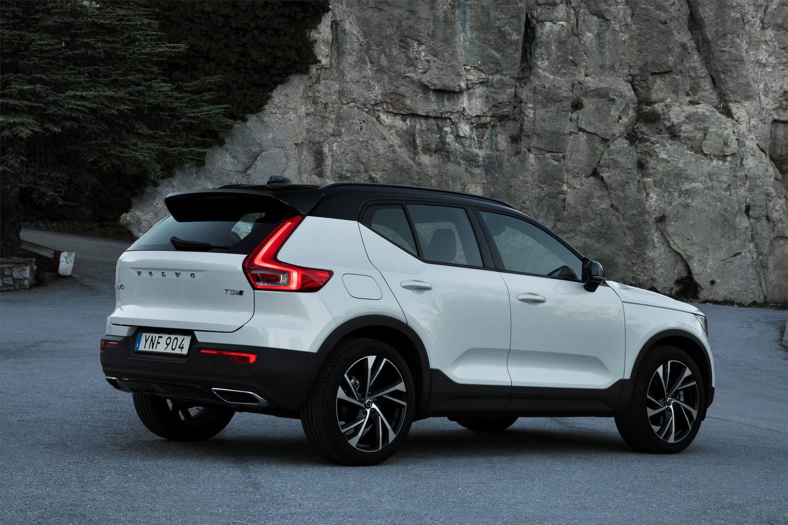 Volvo XC40 posteriore