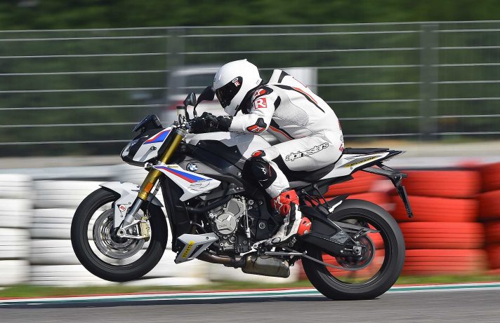 Confronto-Maxi-Naked-2019-BMW-S1000R-008
