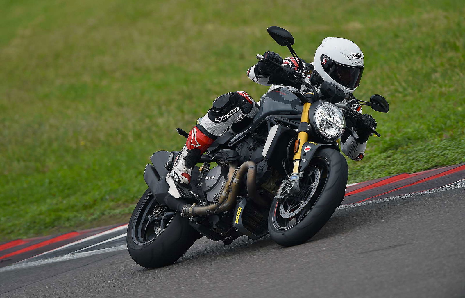 Confronto-Maxi-Naked-2019-Ducati-Monster-1200-S-020