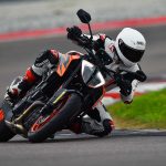 Confronto-Maxi-Naked-2019-KTM-1290-SuperDuke-R-015