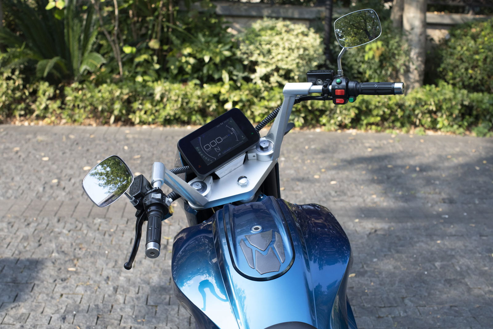 Hadin Panther display