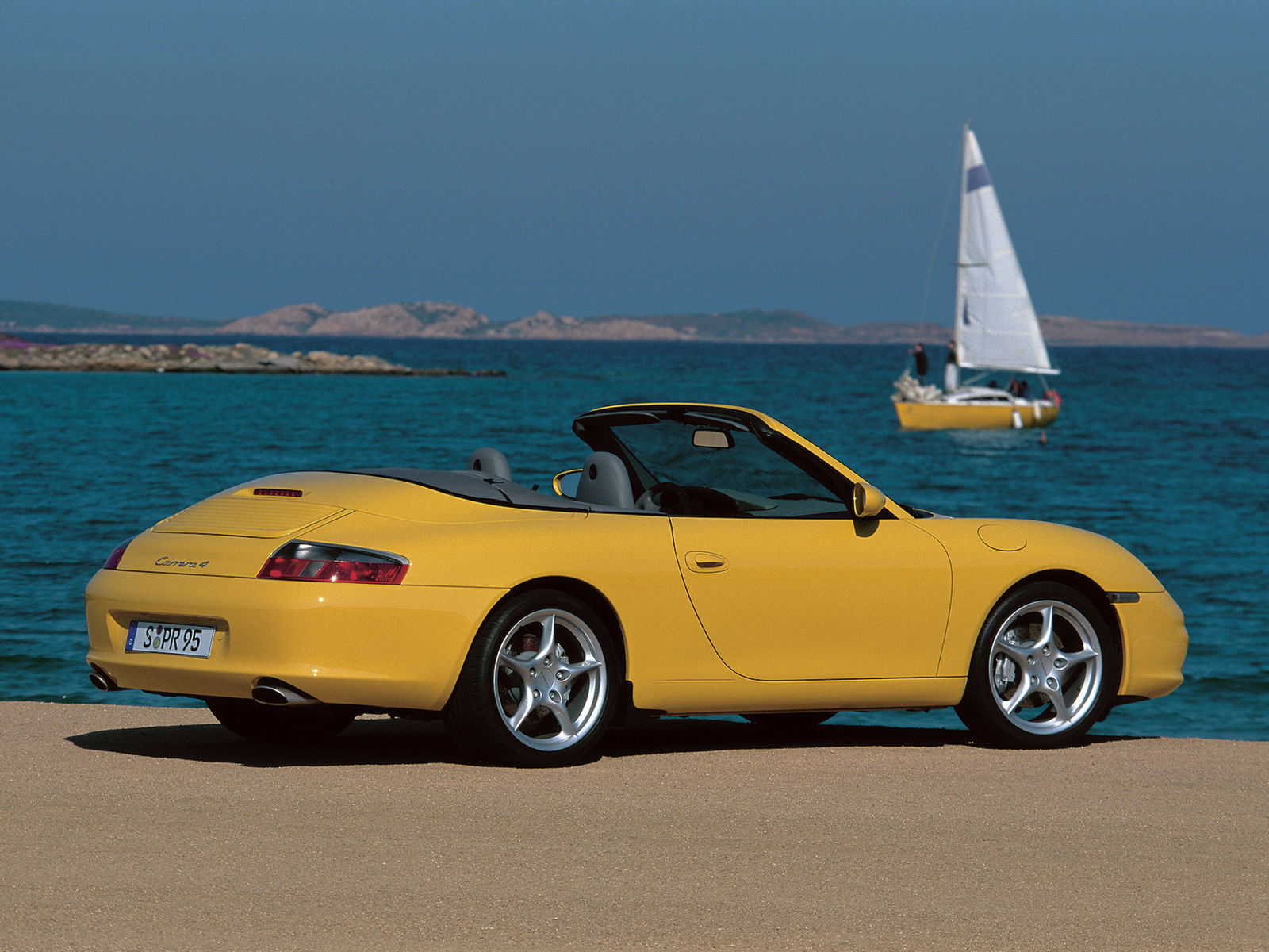 -_porsche_911_carrera_4_cabriolet_17