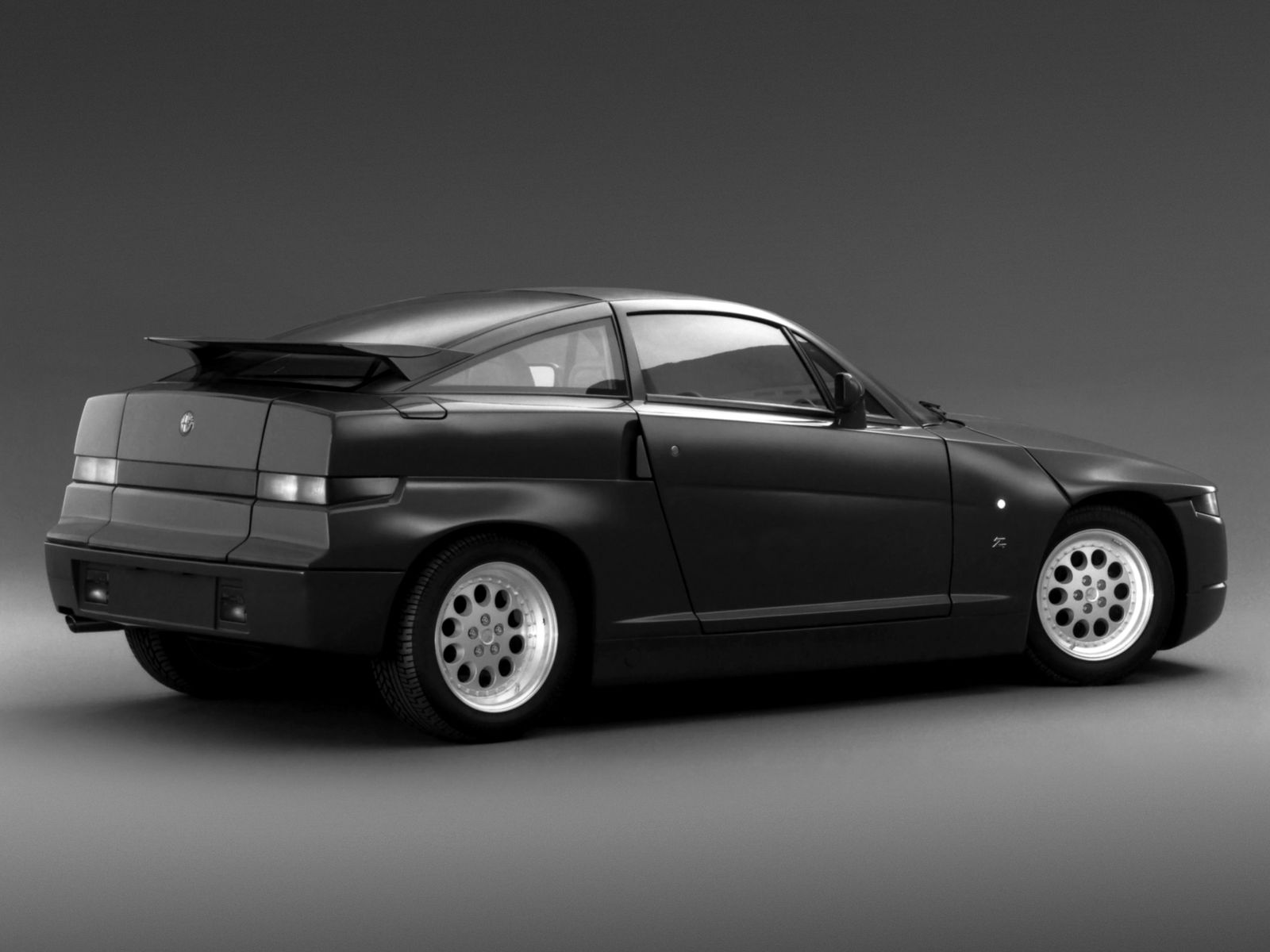 Alfa Romeo SZ tre quarti posteriore