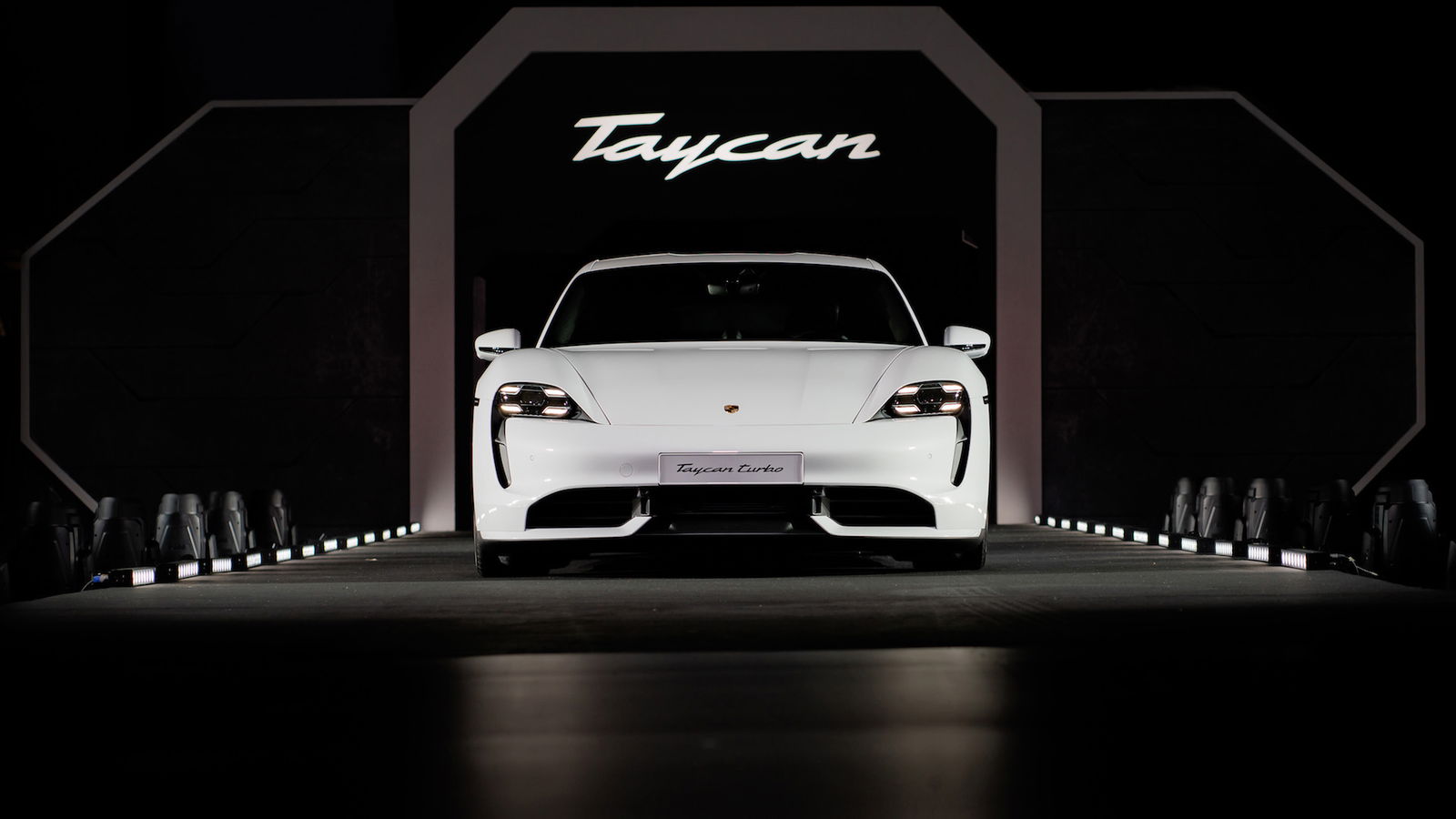 Porsche Taycan, ingresso presentazione Singapore