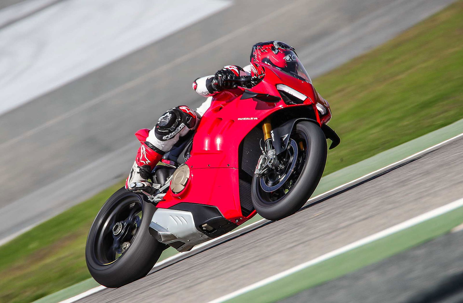 Ducati Panigale V4 2020 in pista in Bahrein