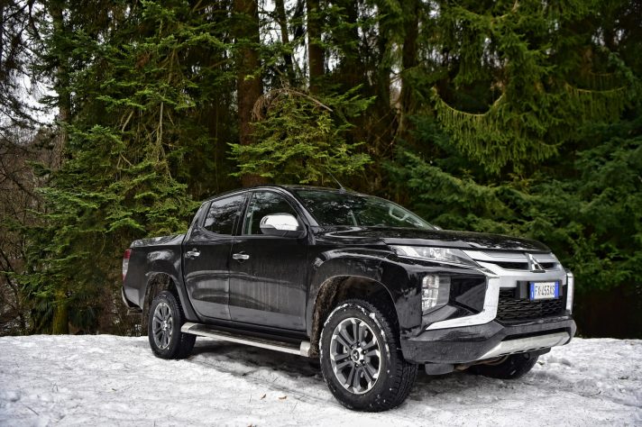 Mitsubishi-L200-2020_01