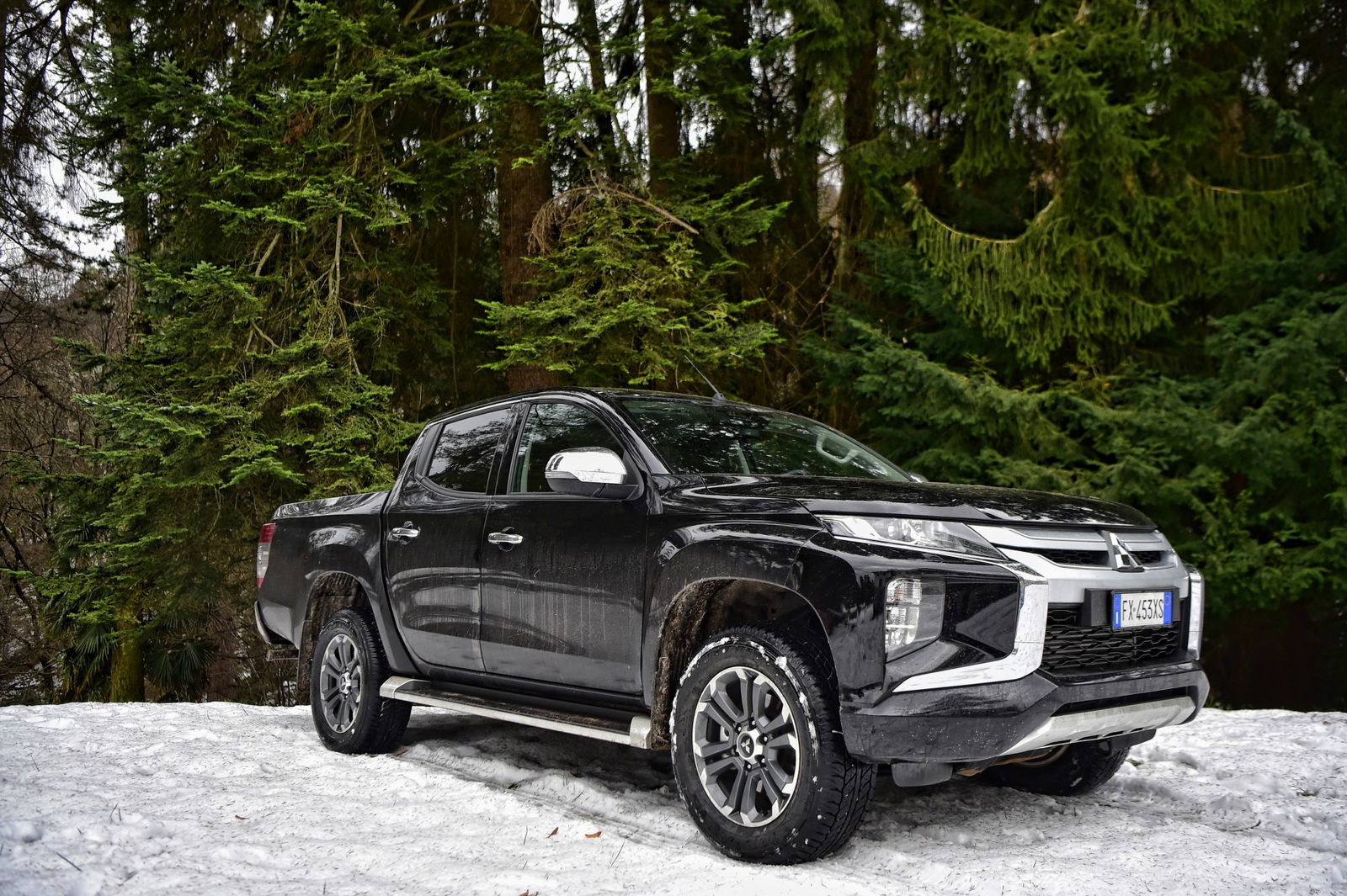 Mitsubishi-L200-2020_01