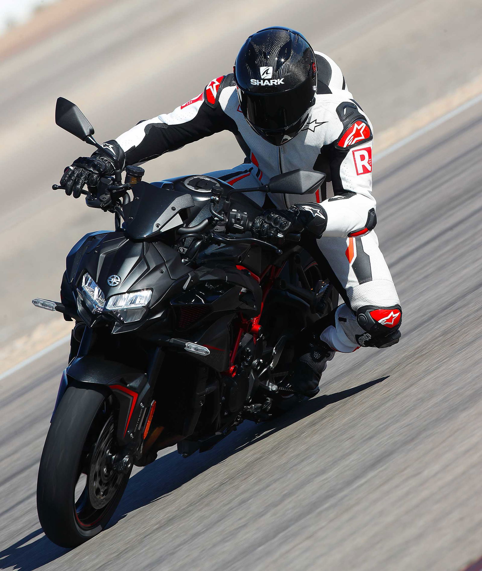 Kawasaki Z H2 in piega in pista