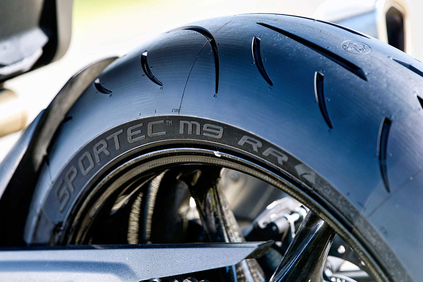 Metzeler Sportec M9R su BMW S1000RR