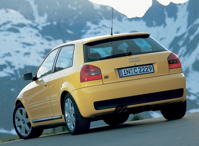 Audi S3 prima generazione gialla