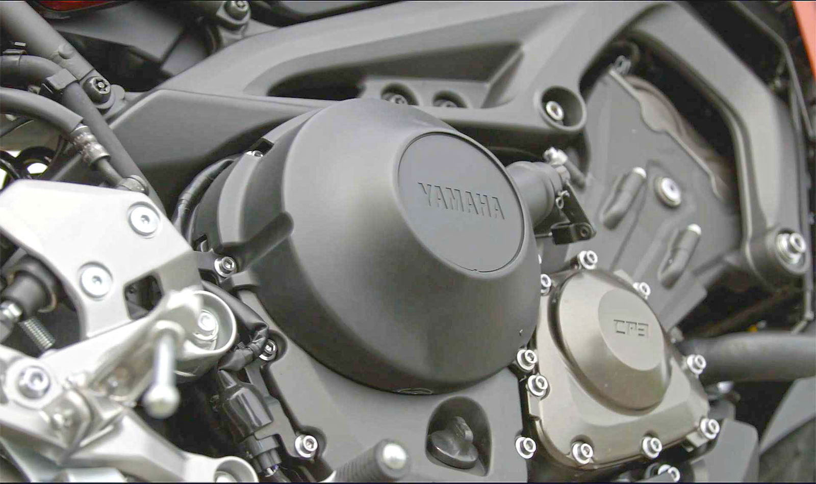 Yamaha Tracer 900 GT motore tre cilindri CP3