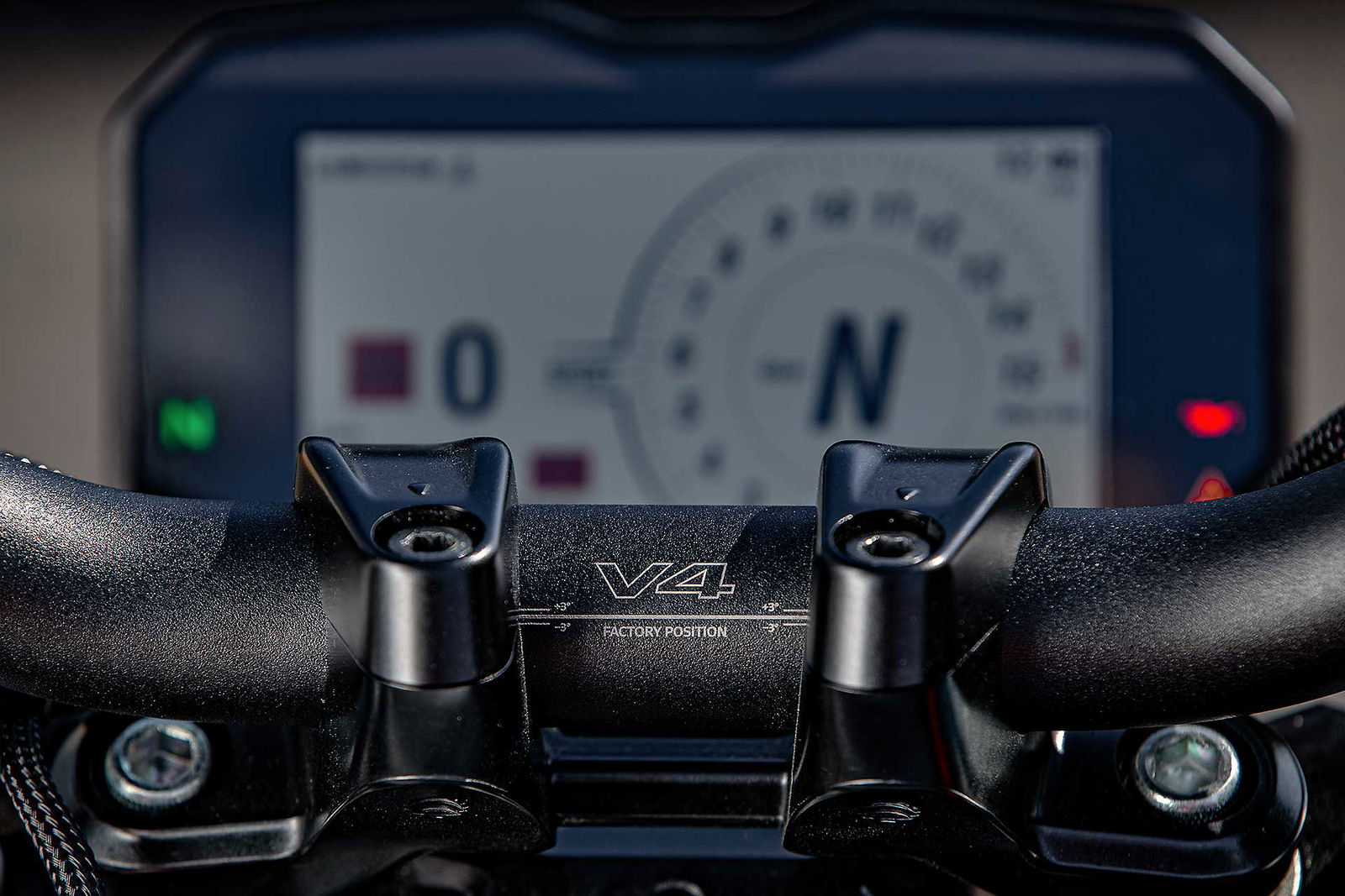 Ducati Streetfighter V4 S Dettaglio maniubrio regolabile