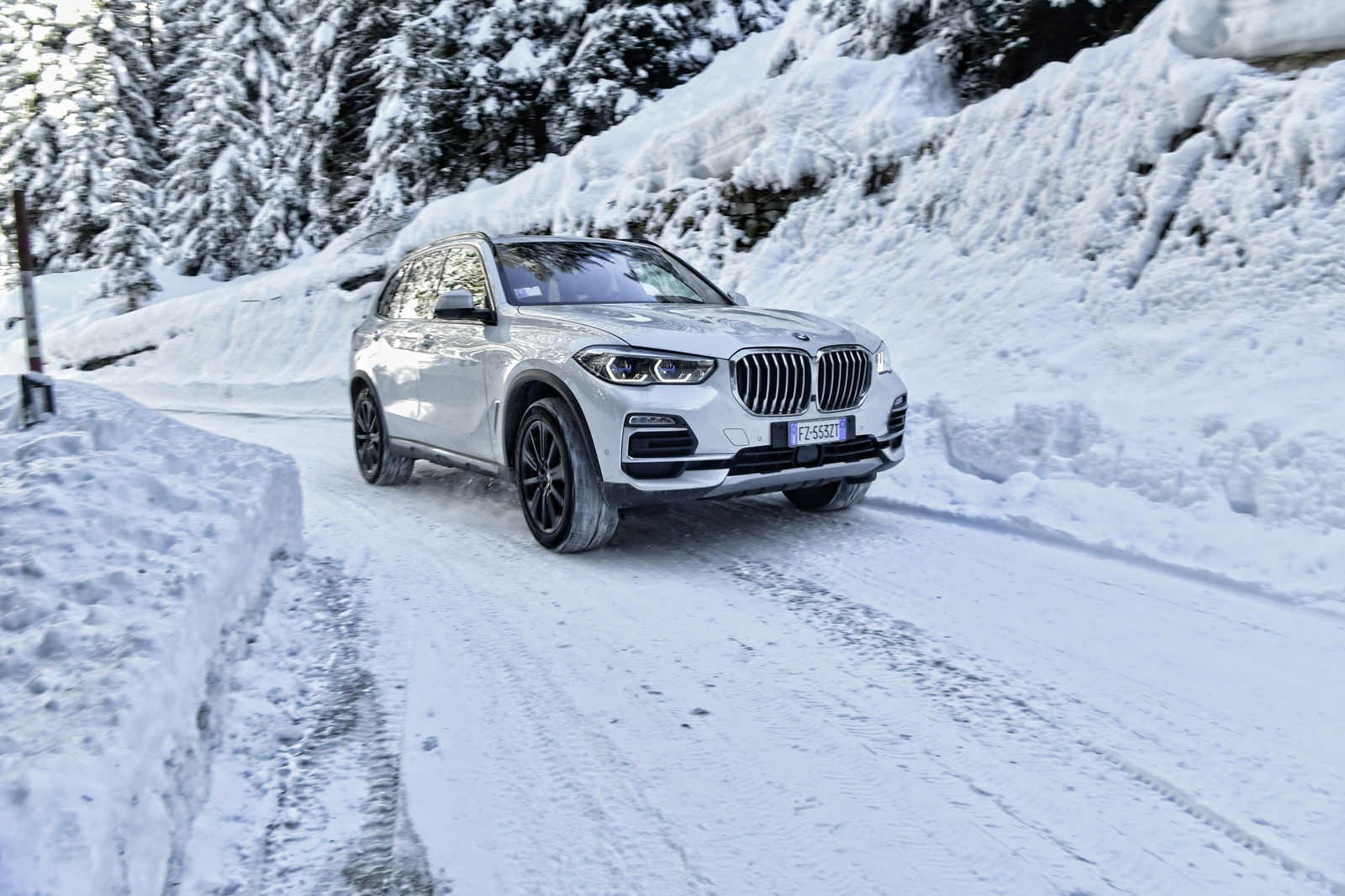 BMW-X5-xDrive-45e-plugin-hybrid-2020_00014