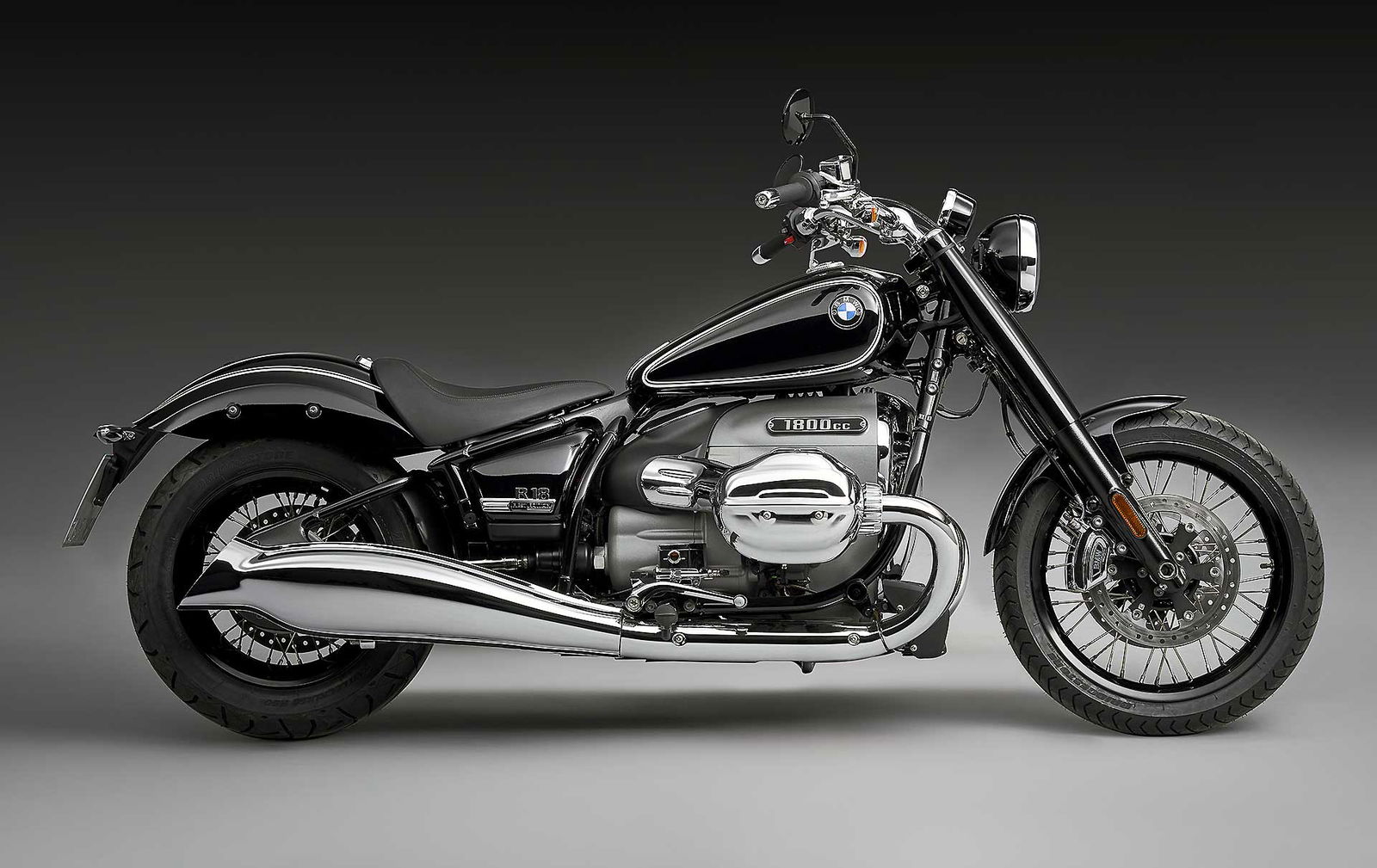 BMW R18 vista laterale