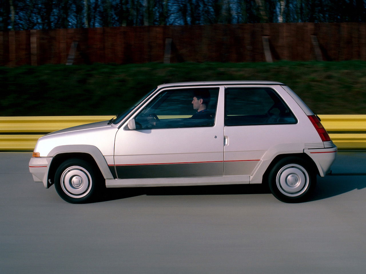 renault_5_gt_turbo LATERALE