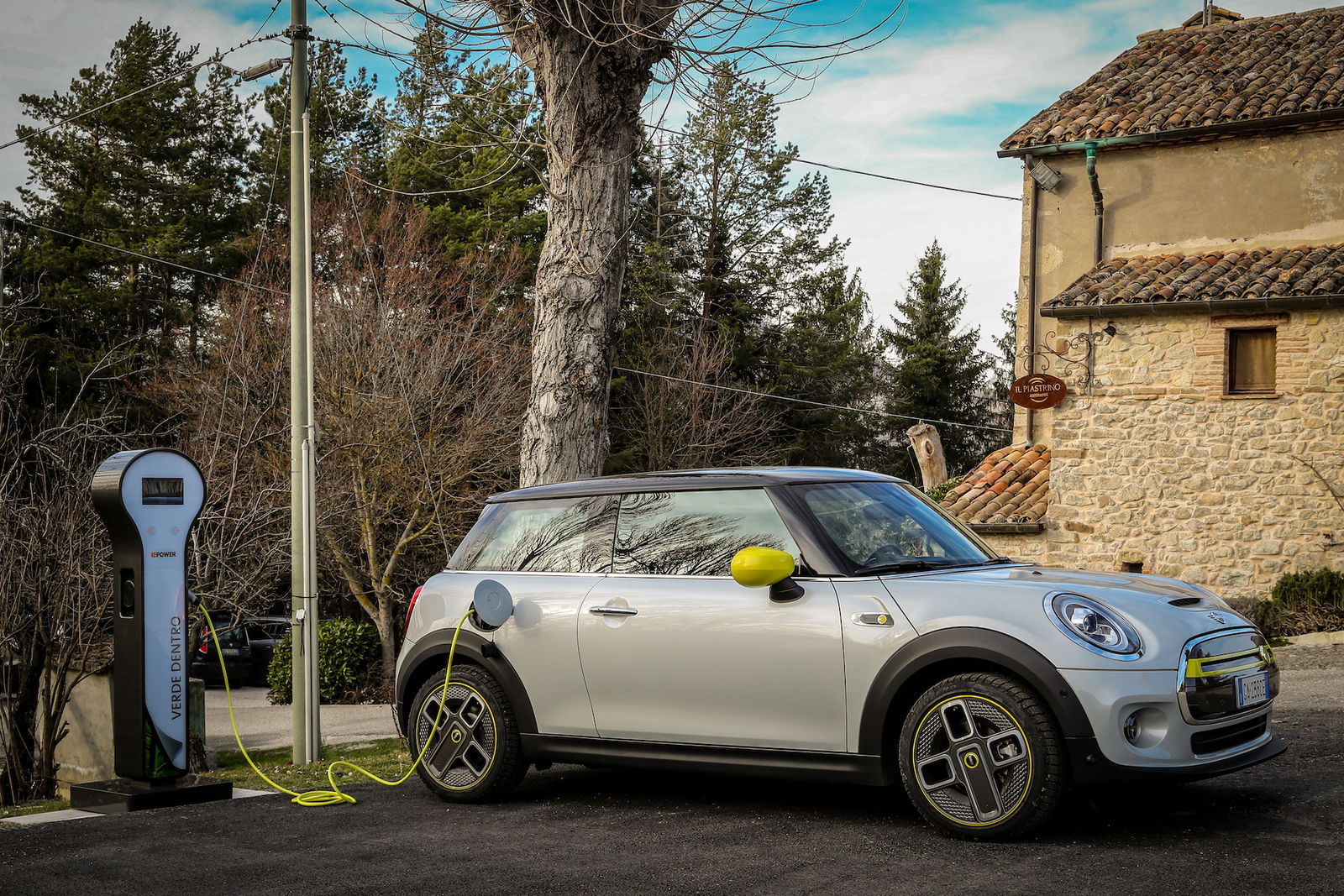 MINI Cooper SE ricarica
