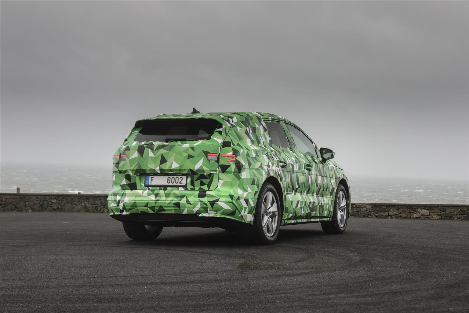 nuova Skoda Enyaq suv elettrico vista posteriore
