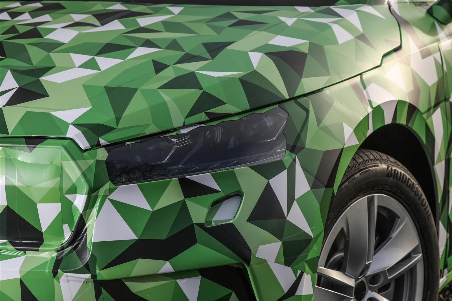 nuova Skoda Enyaq suv elettrico dettaglio faro