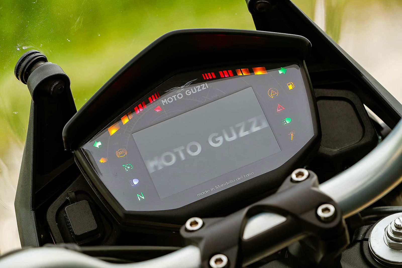 Moto Guzzi V85 TT Travel cruscotto