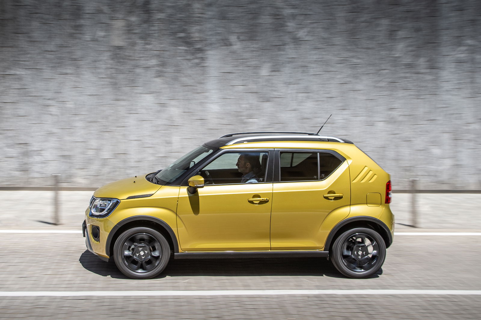 Suzuki Ignis restyling vista laterale