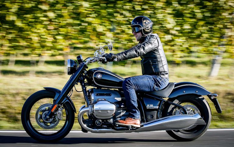 BMW R 18 in Azione Langhe