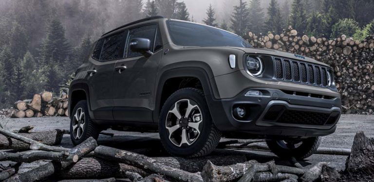 Jeep Renegade 4xe - front side