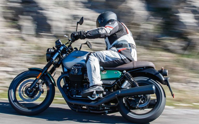 Moto Guzzi V7 Stone 2021