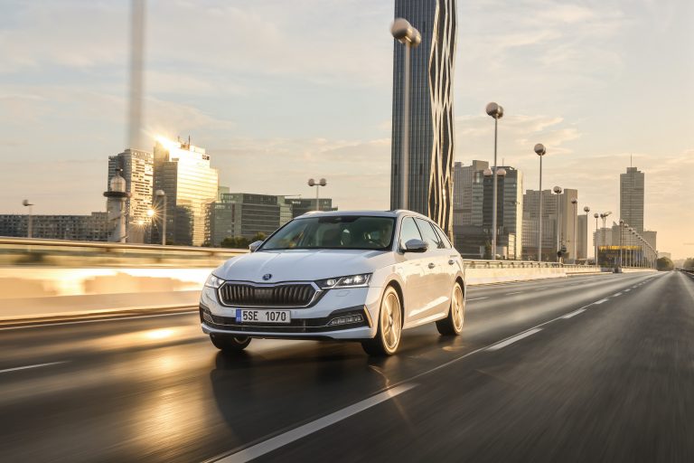 nuova octavia ibrida plug in autonomia reale