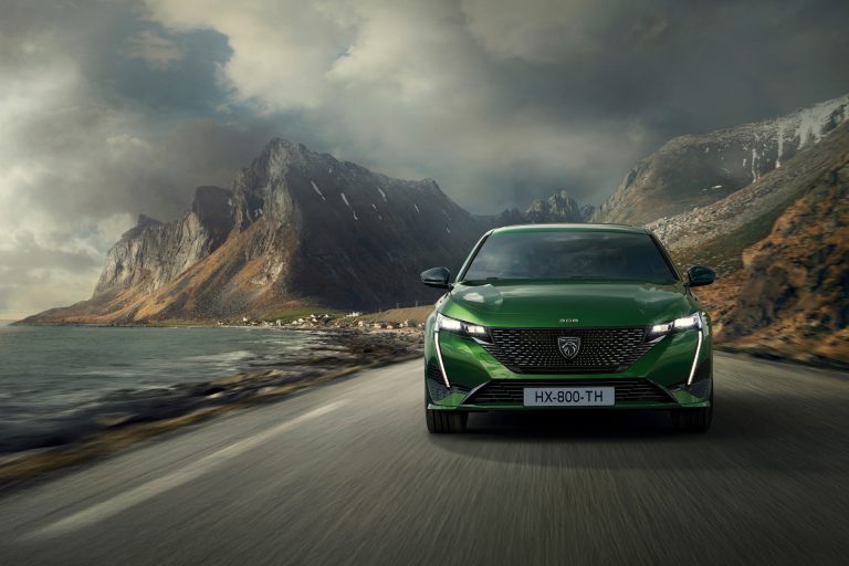 Nuova Peugeot 308 - vista frontale verde
