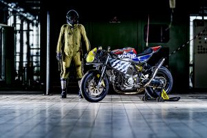 Vibrazioni art design moto con pezzi riciclati