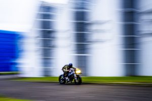 Vibrazioni art design moto con pezzi riciclati