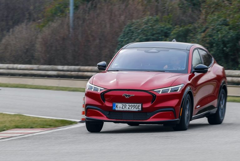 come si guida un'auto elettrica