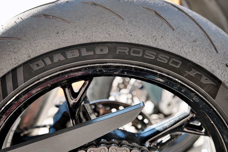 Pirelli Diablo Rosso IV