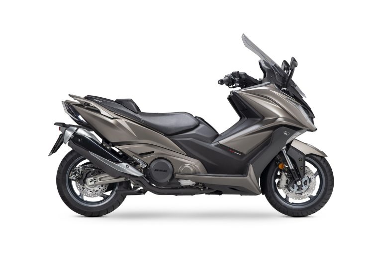 Kymco AK 550 ETS foto statica in studio