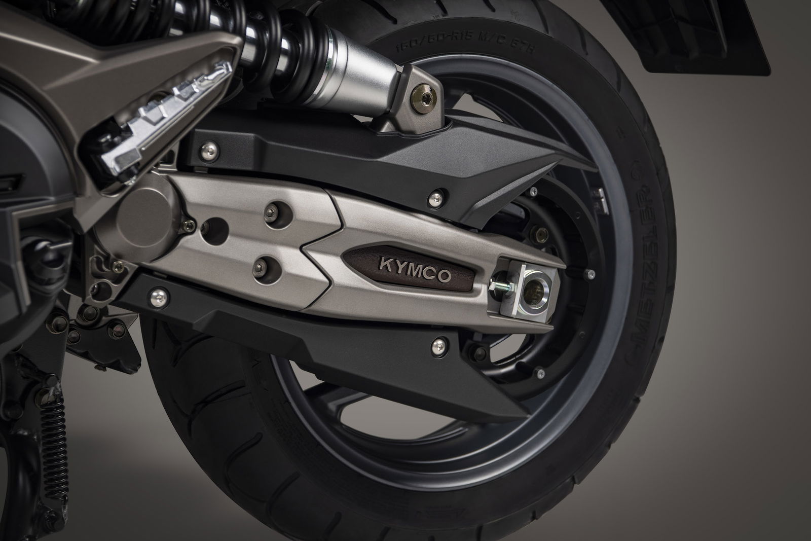 Kymco AK 550 ETS particolare forcellone