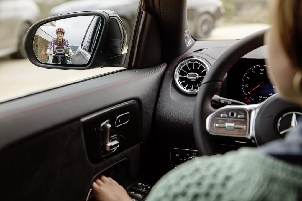 Mercedes GLA - blind spot assist specchietto retrovisore