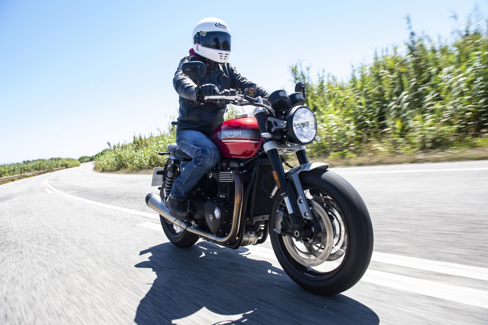 Triumph Speed Twin 2021 foto movimento laterale